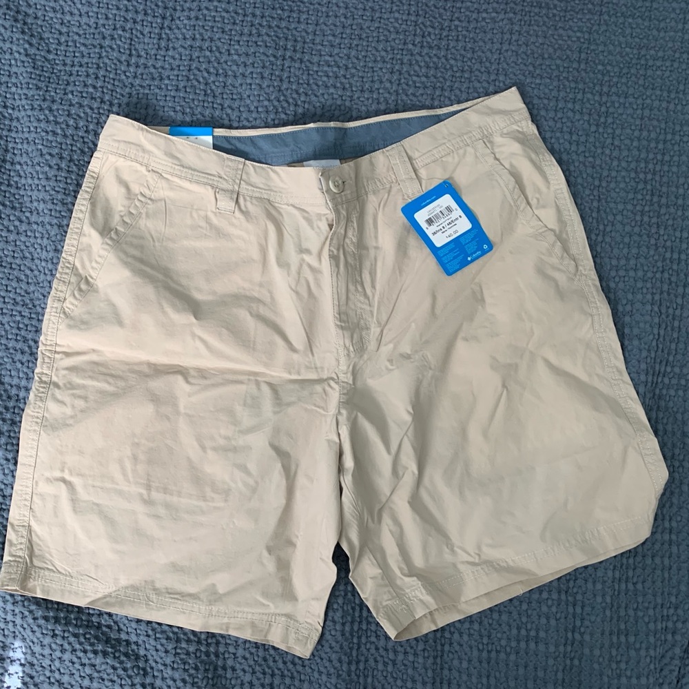 Men’s Columbia khaki shorts